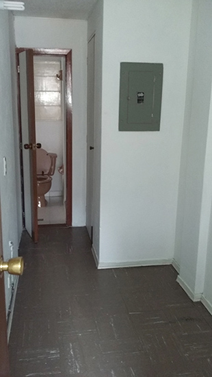 Baño auxiliar con doble acceso